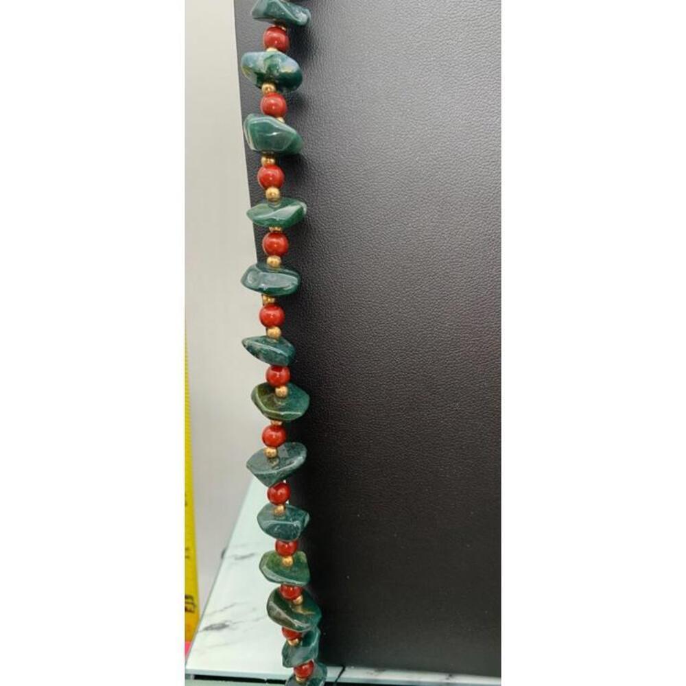 VIntage Dauplaise Gold Tone Green & Red Stone & Acrylic Beaded Chip Necklace - Picture 4 of 6